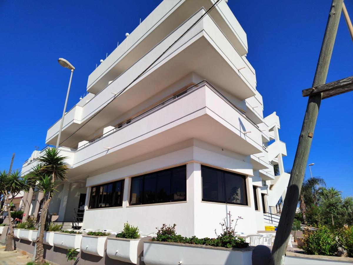 Hotel Baia Del Cigno Торре-Сан-Джованни-Удженто Экстерьер фото