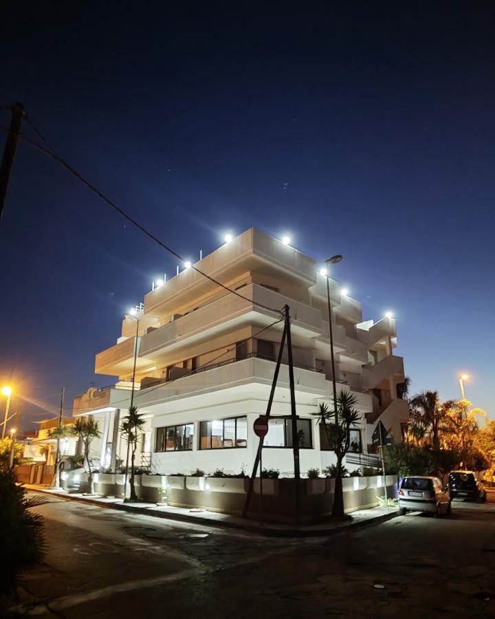 Hotel Baia Del Cigno Торре-Сан-Джованни-Удженто Экстерьер фото